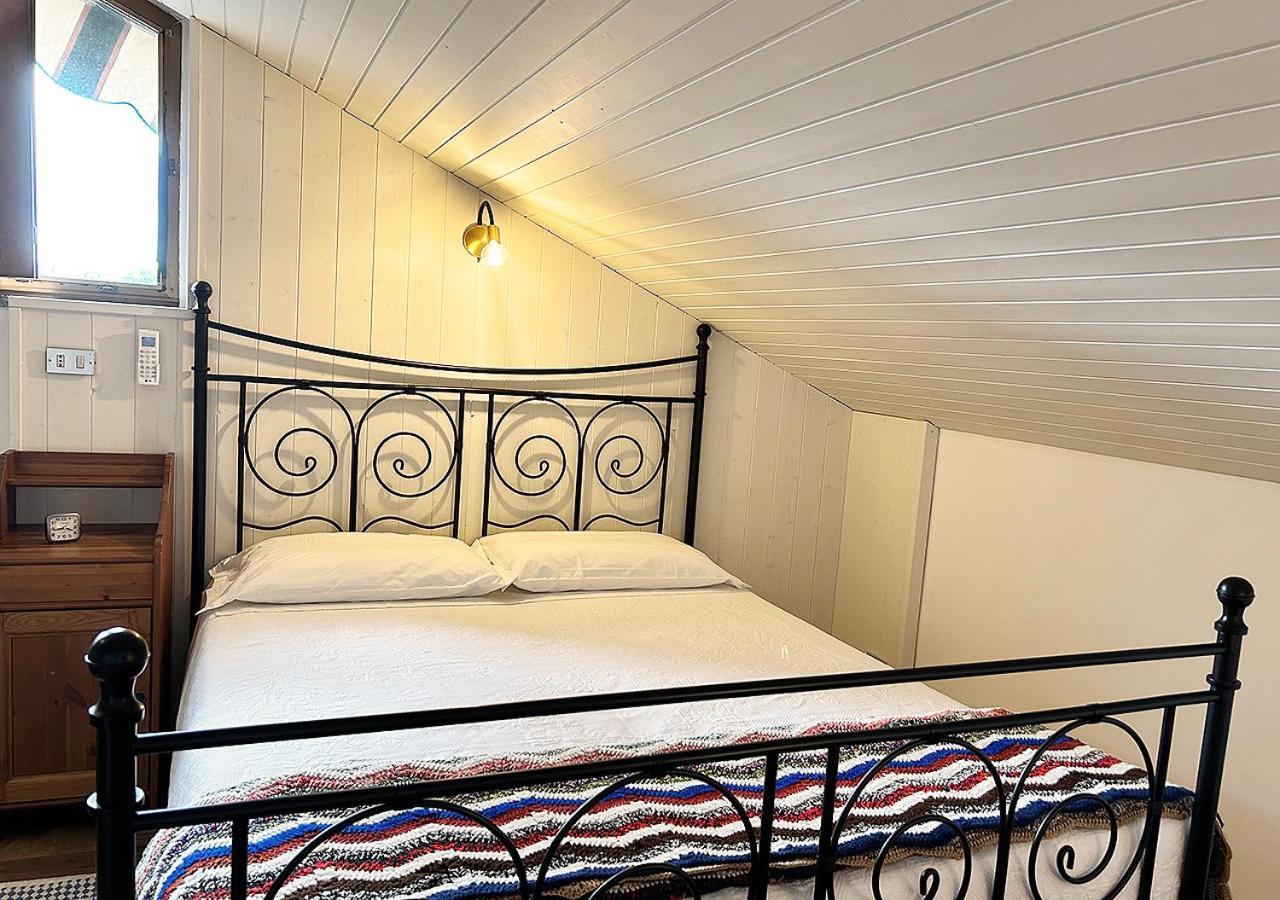 Ferienwohnung La Mansardina Venegono Superiore Exterior foto