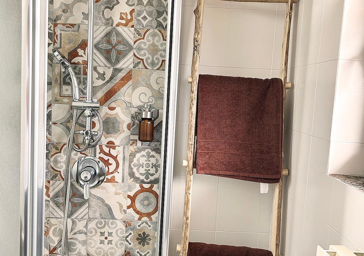 Ferienwohnung La Mansardina Venegono Superiore Exterior foto